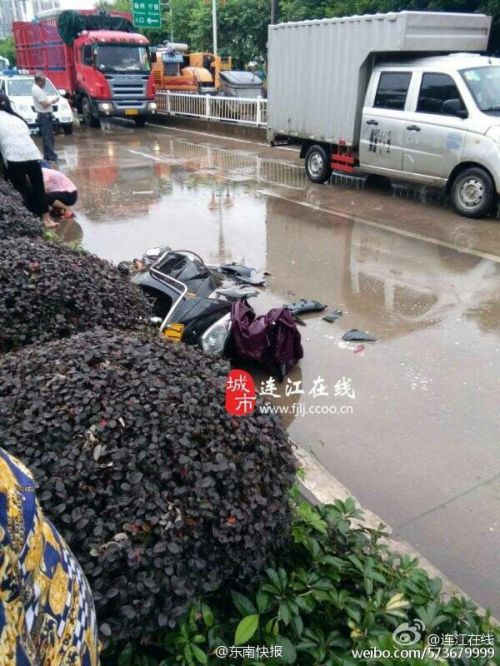 连江一摩托车与货车相撞 8岁左右女孩当场身亡