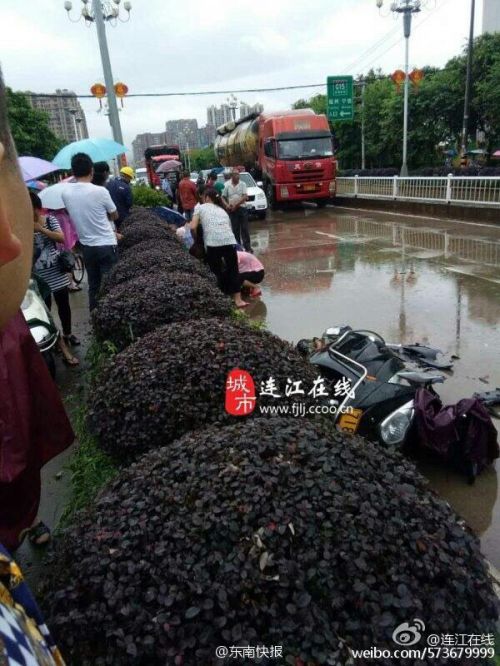 连江一摩托车与货车相撞 8岁左右女孩当场身亡