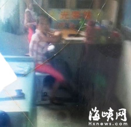孩子太闹被安排坐角落上课 学校：纯属“无奈”
