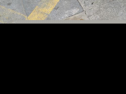 省直秀峰小区物业设路障防乱停车 却绊倒老阿姨