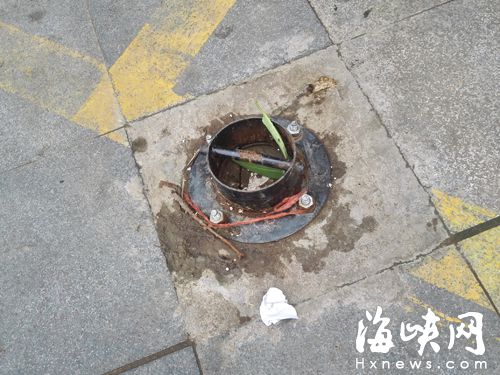 省直秀峰小区物业设路障防乱停车 却绊倒老阿姨
