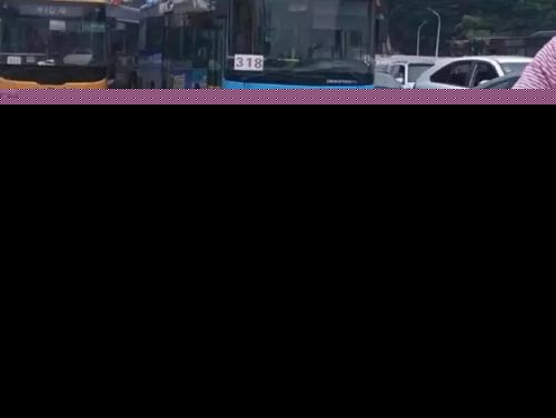 福州宝龙附近发生惨烈车祸!一女子当场被撞死