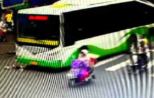 泉州钟楼一女子遭公交车碾压身亡