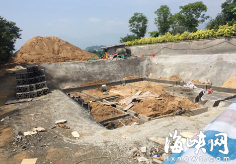 闽侯绿洲家园别墅区业主私挖地下室 占地数百平