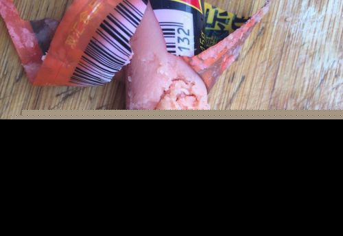 永辉精致超市：双汇火腿肠 保质期内长蛆?