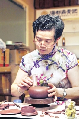 42年匠心 制壶女工艺师淬炼“手的悟性”