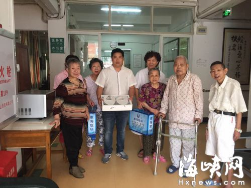 暖心父亲节 10箱爱国鱼免费赠养老院