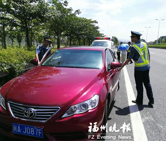非法营运团伙盘踞汽车南站 执法人员追踪拦截