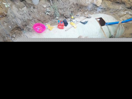 疑施工导致1.6米粗水管爆裂 长乐多乡镇停水