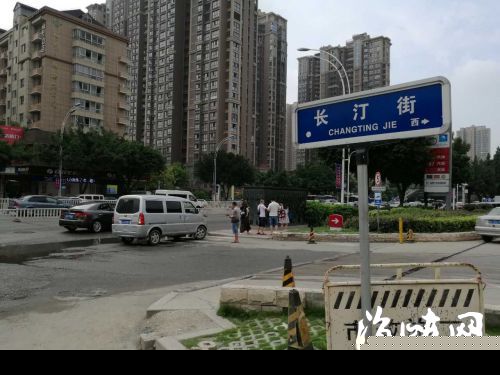 东南眼科附近非法营运车聚集 缺乏监管乘坐风险大