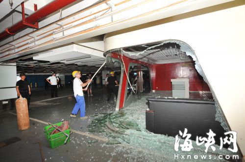 冠亚广场地下 3家违规洗车店被拆共970平方米