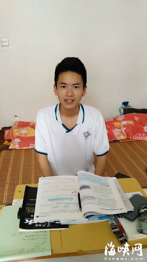 母爱激励他们不懈努力 全身心投入学习