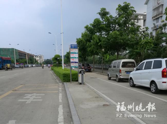 西庄路多个公交站台成&ldquo;光头&rdquo;　候车人晒得难受