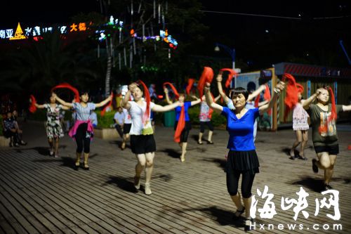 福州七旬大妈跳广场舞忘喝水 突发脑梗头晕嘴歪
