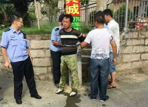 长乐一3岁男孩当街被抢 人贩被抓绑电线杆吓尿了