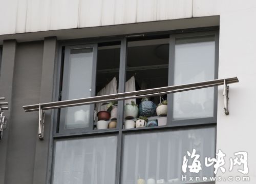 花盆高空坠下百万捷豹被开瓢 维修费或要上万