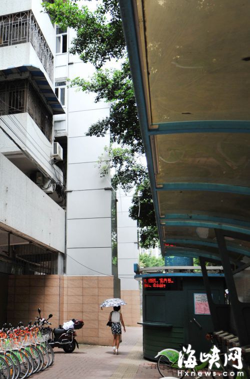 福州电信局鼓西宿舍天降砧板 小伙脑袋被砸肿