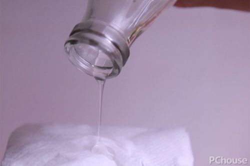 厨房瓷砖油污多 给瓷砖做个防油“面膜”吧！
