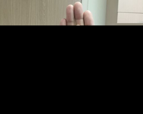 瘦高“蜘蛛人” 三次修补“玻璃心”