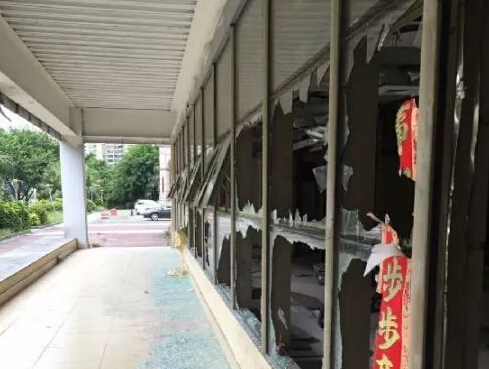 世贸外滩花园业主打砸小区商铺 损失达20多万