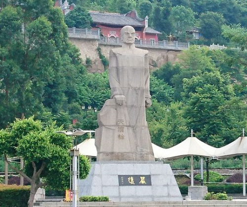 严复雕像“回归”福州马尾 坐落于马江渡广场