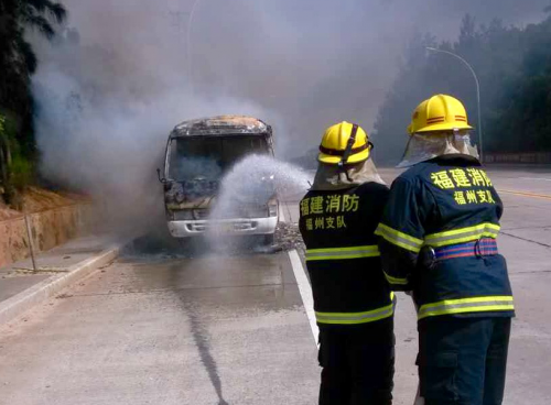 福清：中巴客车起火 无人员伤亡