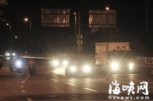 治理滥用远光灯 市民呼吁推广莆田模式提高违法成本