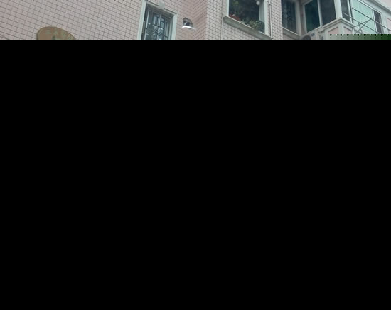 三木花园高空抛物砸裂挡风玻璃 此前已发生多起 三木花园高空抛物砸裂挡风玻璃 此前已发生多起