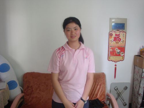 单亲家庭成长 他们却更坚强