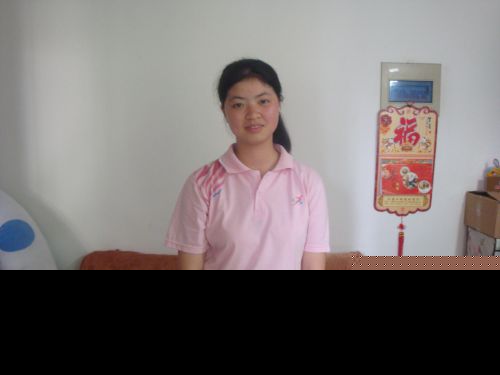 单亲家庭成长 他们却更坚强