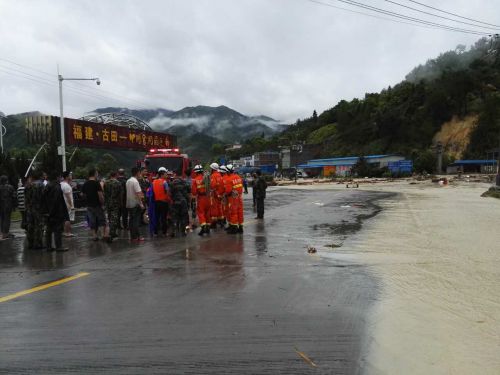 宁德古田县一工厂发生塌方 18人被成功救出