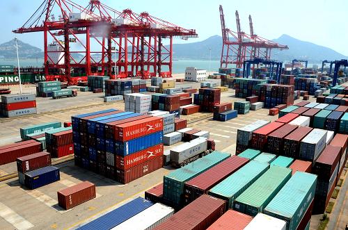 海关总署：上半年外贸进出口总值同比下降3.3%