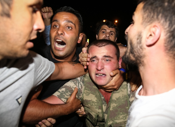 土耳其大清洗已抓捕6000余人 土总统拟恢复死刑