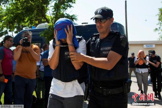 8名土耳其政变军官在希腊被判刑 土耳其要求引渡（图）