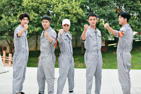 萧敬腾《战斗吧》开挂 上演180度完美漂移