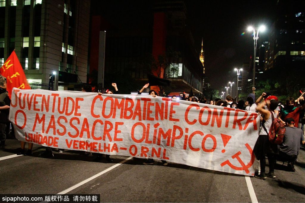 闹的欢 巴西民众抗议奥运与警方冲突