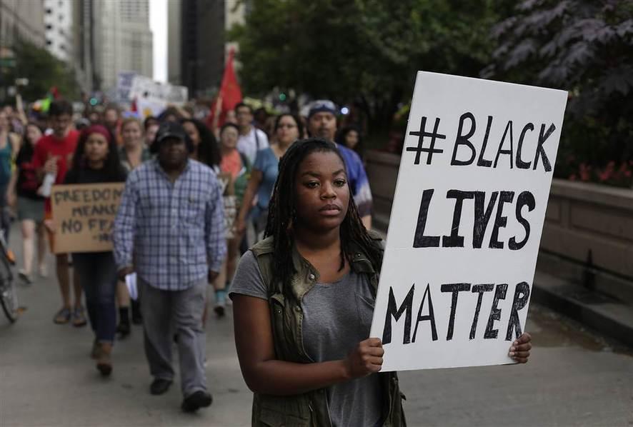 美国18岁黑人少年遭警察射杀 引发大规模抗议