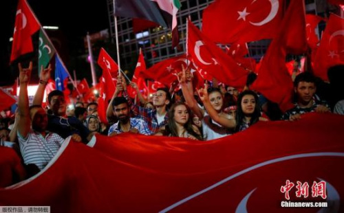 因涉嫌参与未遂政变 土耳其超3.5万人被拘留