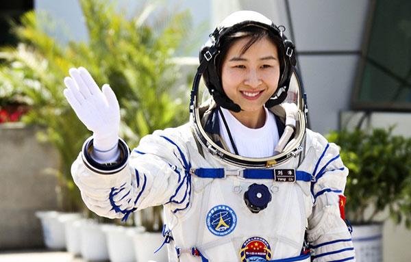中国首位女航天员刘洋当选全国妇联兼职副主席