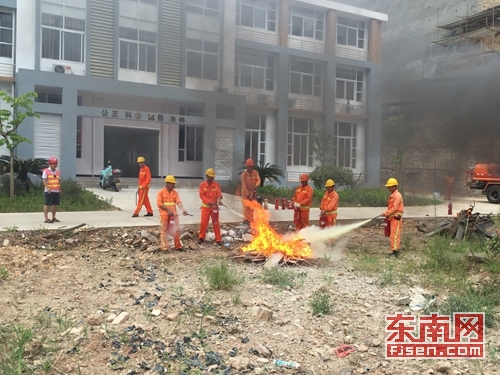紫芝社区联合延平公路局组织开展消防安全演练