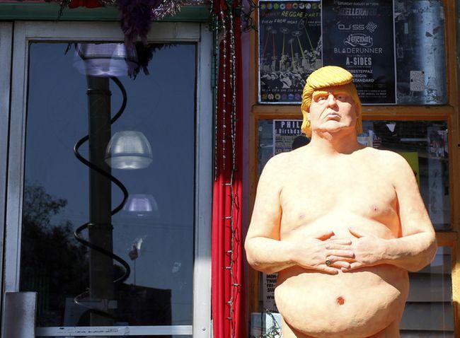 真人大小特朗普裸体人形公仔 拍卖值近8万港元