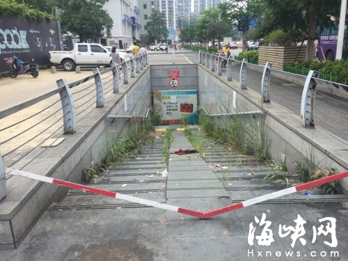 福州洋头口一地下通道改造 围挡两月未动工