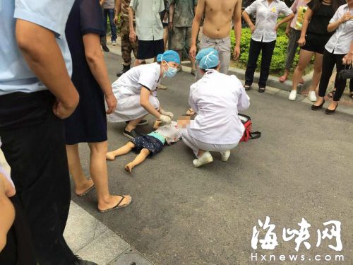 福州仓山一小区内 三龄童被电动三轮车撞亡