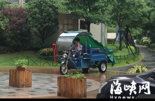 电动车小区内再闯祸 福州一3岁男童被撞脑震荡