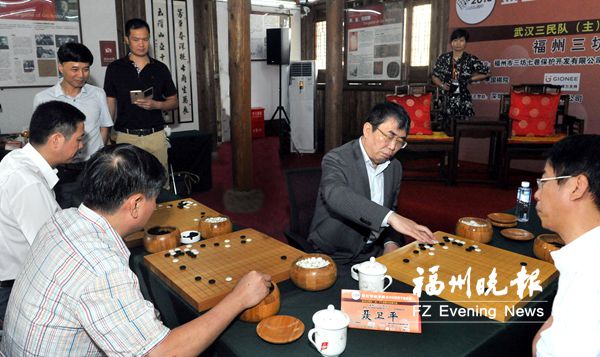 围甲联赛福州三坊七巷专场开赛 聂卫平一对三指导棋手