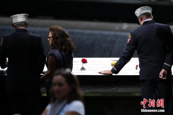 纽约市民纪念911活动 2977名受害者名字被一一念出