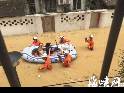 福州：孕妇将临盆 消防官兵紧急送医