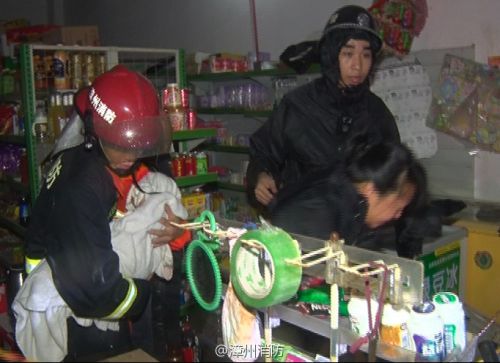 漳州台商消防雨夜救出被困母子