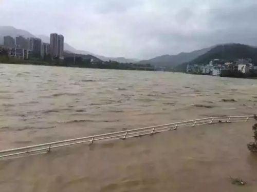 清凉溪水位持续上涨，永泰县城关地区已鸣响防空警报