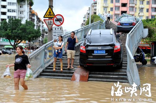 内河倒灌多段积水 福州昨下午四点半市区主干道恢复通车 
